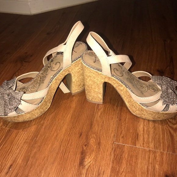 Francesca’s wedge heels - Picture 2 of 4